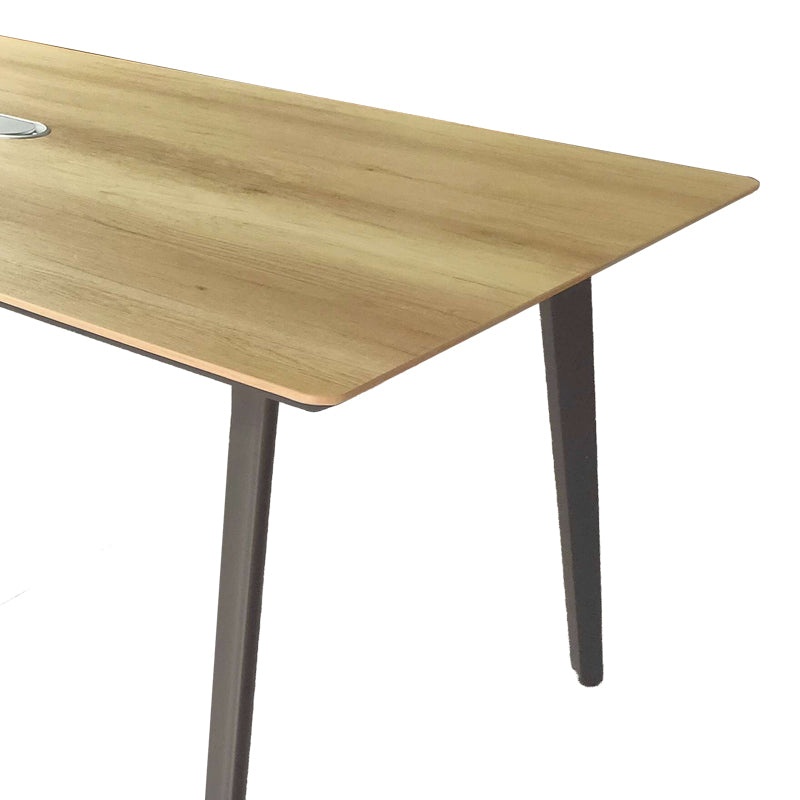 Голема правоаголна канцелариска маса за состаноци Arisleaf со темно сива рамка и горна плоча во природна боја на дрво