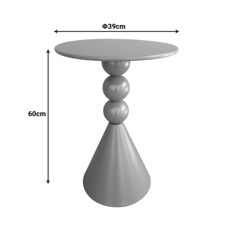 Модерна висока странична масичка Side Table Vedaus изработена од цврст структурен метал во топла крем боја, со паметна геометриска основа и тенок лоунџ профил