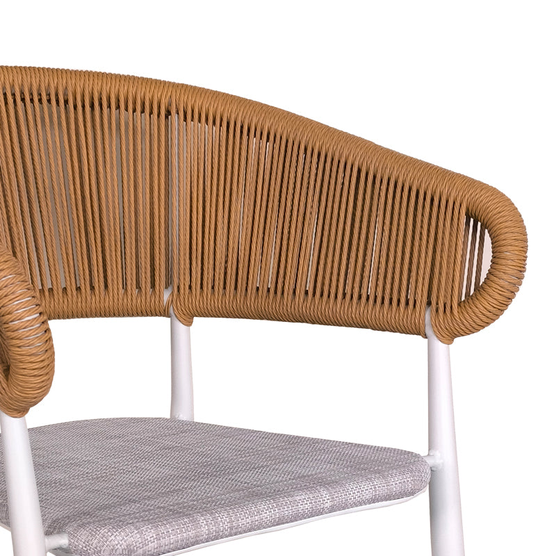 Луксузен голем градинарски трпезариски сет Xerox од 7 парчиња, вклучува правоаголна бела алуминиумска маса со горна површина од природно Plywood дрво и шест соодветни алуминиумски столици со дрвени летви