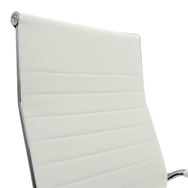 Модерна менаџерска канцелариска столица Yaraus со висококвалитетна бела PU кожа, ергономски наслон и цврста рефлектирачка основа на тркала