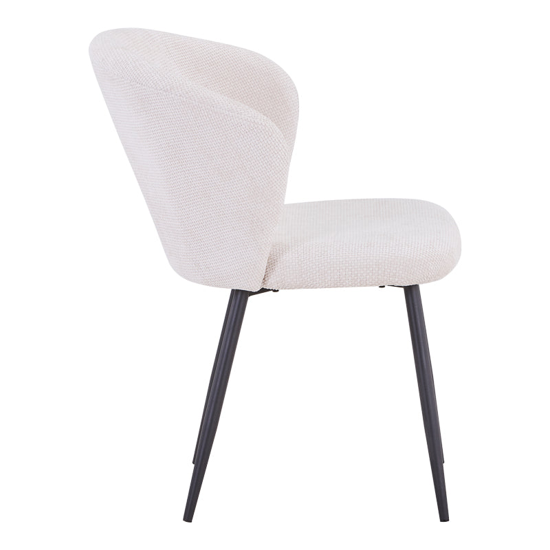 Модерна трпезариска лоунџ столица Chair Xenosa тапацирана во засилена бела ткаенина со комфорни наслони и цврсти коси црни метални ногарки