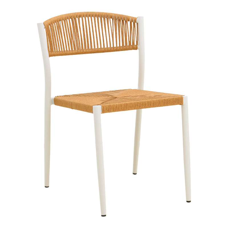 Модерна лоунџ фотелја Stackable Armchair Varnaic со бела лесна алуминиумска рамка, интегрирани наслони за раце и плетено седиште од премиум натур PE ратан со функција за редење