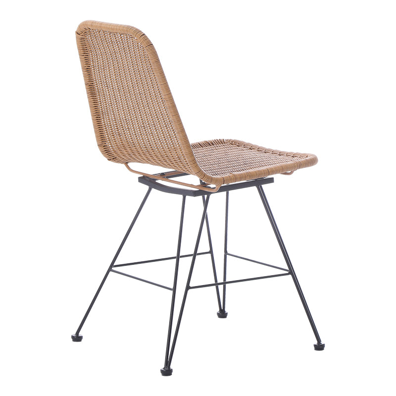 Модерен стол Beldlink со плетена структура од природен ратан и стабилни црни метални ногарки
