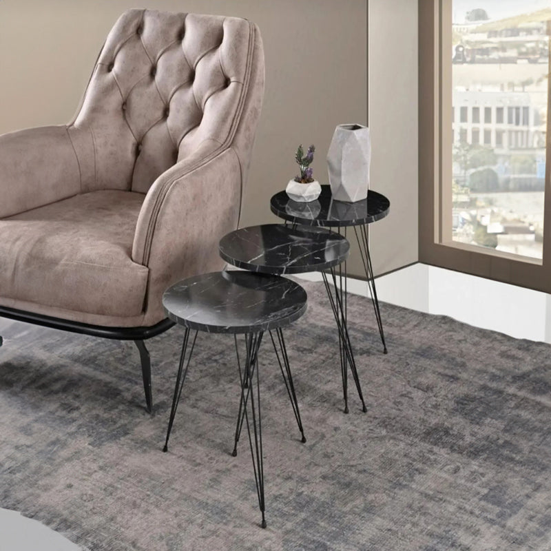 Модерен, естетски и уникатен сет од три клуб масички Side tables Laren со горна плоча во луксузен декор на црн мермер со бели вени и стабилни црни метални ногарки