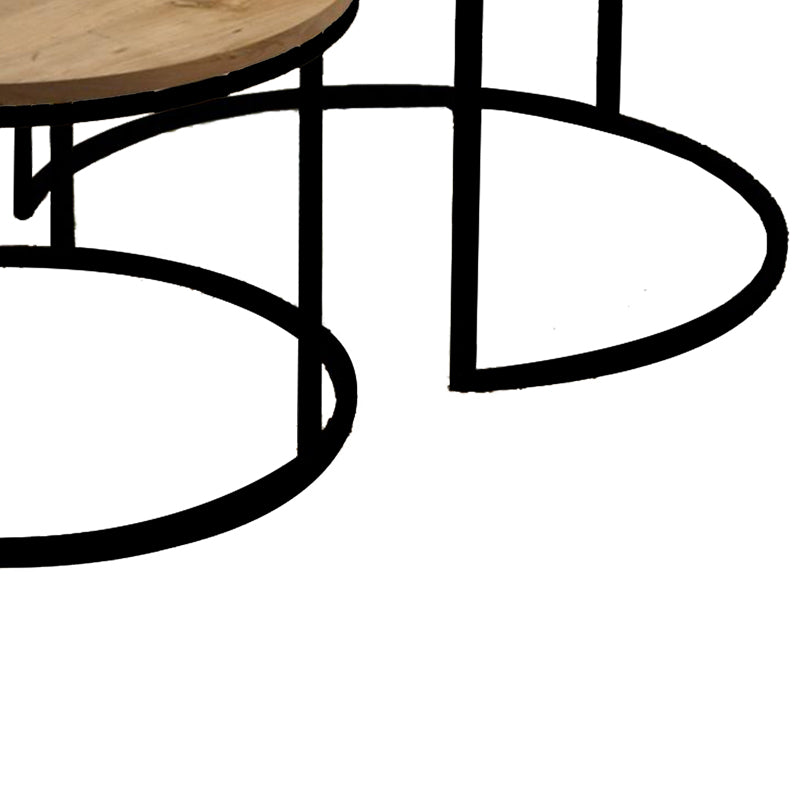 Модерен, естетски и уникатен сет од две клуб масички Coffee tables Laras со горна плоча во природен топол дрвен декор и геометриски црни метални ногарки