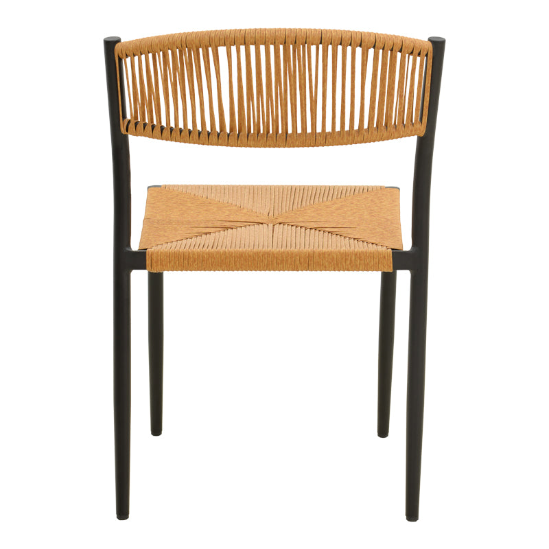 Модерна лоунџ столица Stackable Chair Varna со црна лесна алуминиумска рамка и плетено ергономско седиште од премиум натур PE ратан со функција за редење