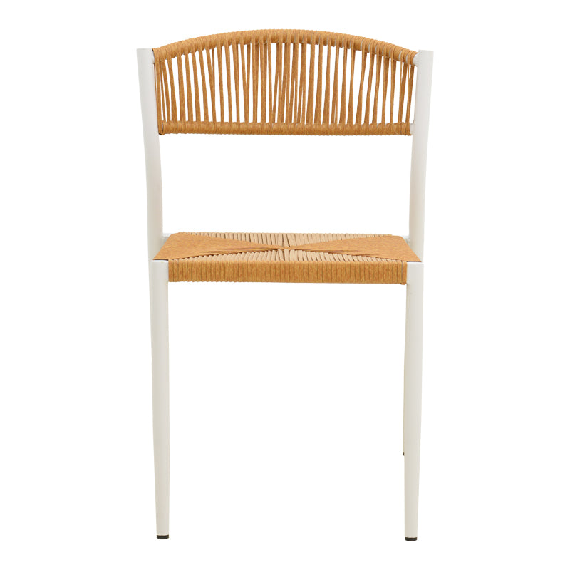 Модерна лоунџ фотелја Stackable Armchair Varnaic со бела лесна алуминиумска рамка, интегрирани наслони за раце и плетено седиште од премиум натур PE ратан со функција за редење